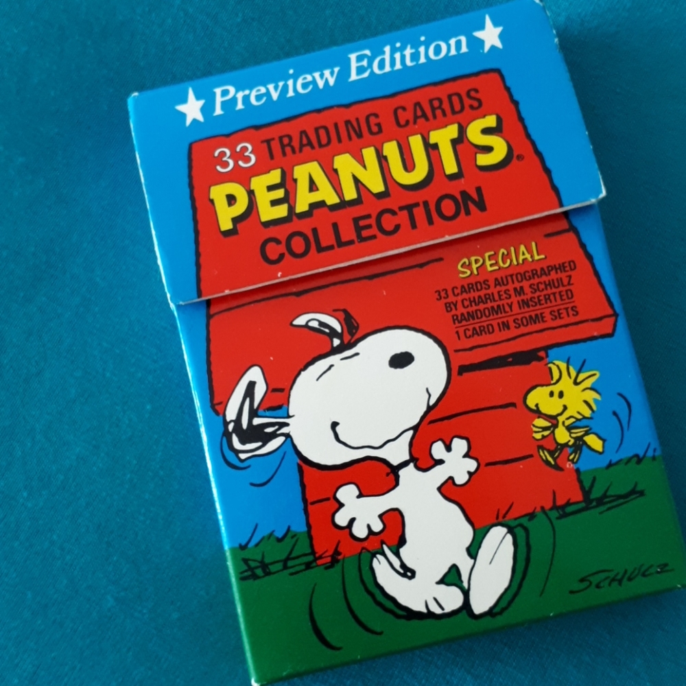 33 Trading Cards Peanuts Collection with toy